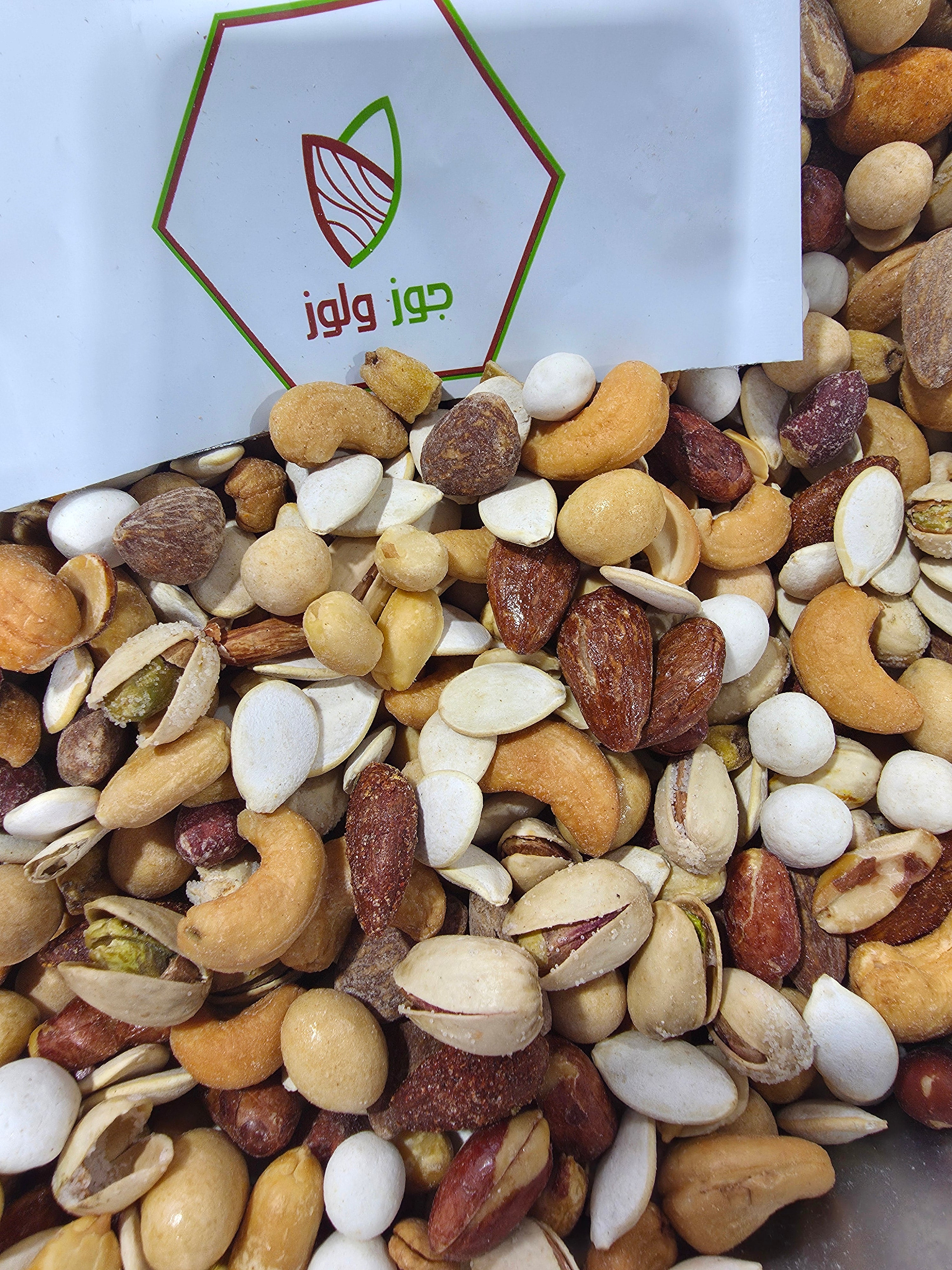 Mixed Nuts Super